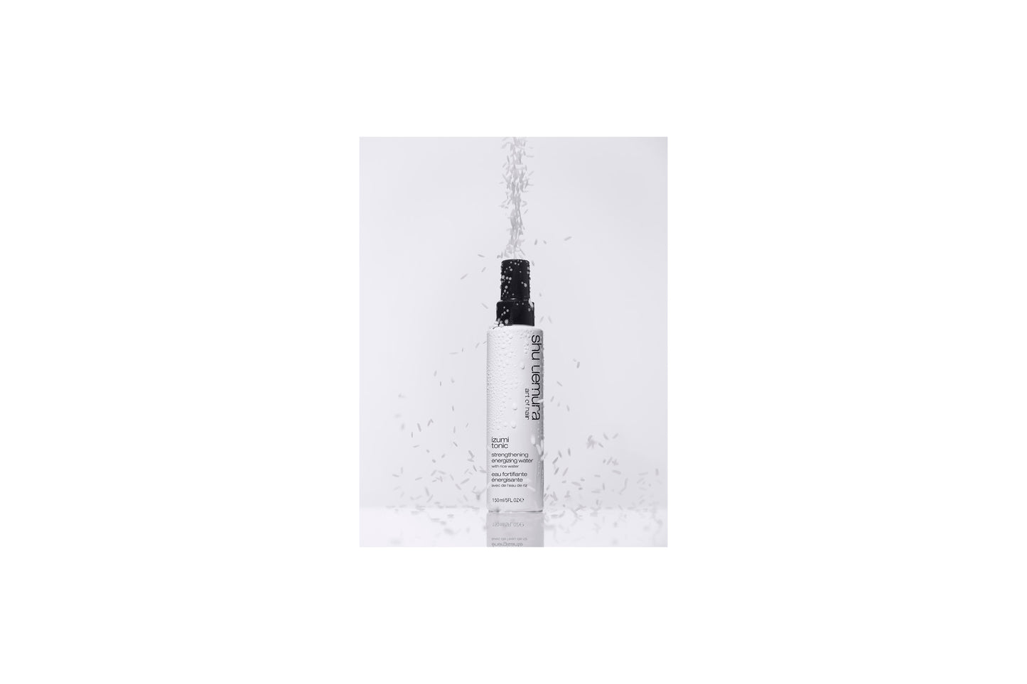 izumi tonic är ett stärkande, energigivande vatten.  Izumi (vilket betyder fontän på japanska) Tonic stärkande, energigivande vatten är inspirerad av Yu-Su-Ru, de japanska förfädernas tradition för vackert hår genom att bada håret i risvatten. Izumi Tonic har en lätt, vattnig konsistens och kombinerar fördelarna av risvatten med ceramid för att skapa vård mot brustna hårstrån.