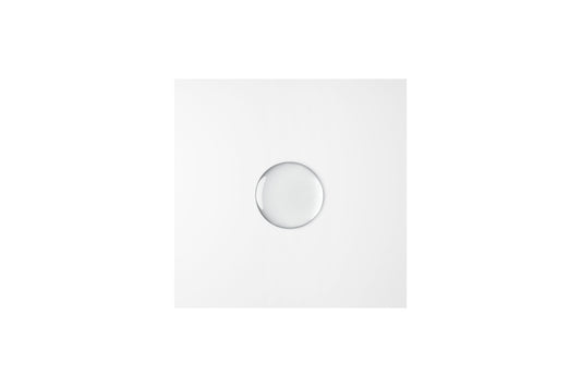 Med inspiration från japansk minimalism är Tsuki shape - tsuki betyder måne på japanska - ett hårspray som aktiveras av värme. Detta hårspray ger form och definition till håret, och gör föning enklare eftersom det fungerar som en primer. Sprayet ger definierade looks med en lättviktig och naturlig känsla. Droppe av produkt.